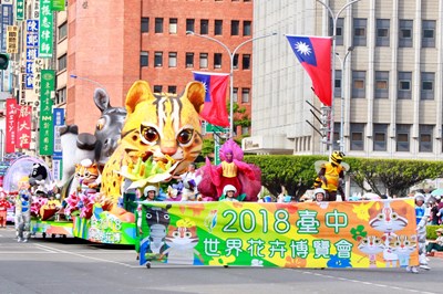 雙十國慶預演 台中花博石虎花車超吸睛