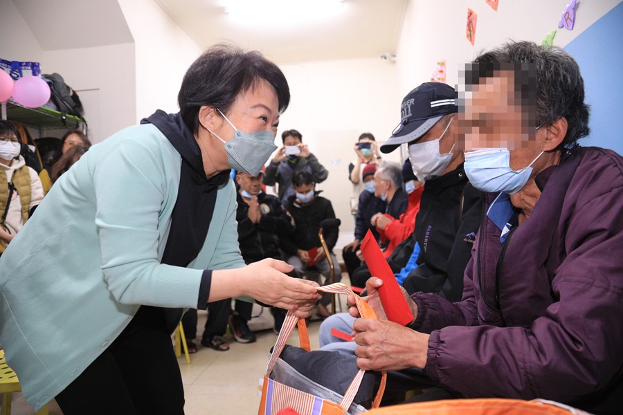 市長年前關懷慰問街友---TSAI (1)