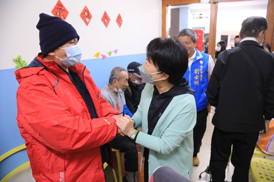 市長年前關懷慰問街友---TSAI (5)