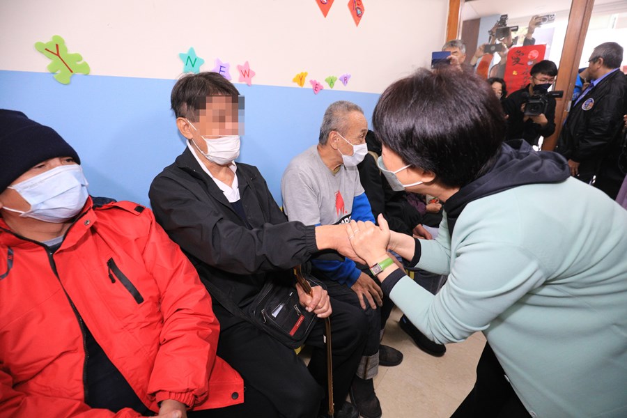 市長年前關懷慰問街友---TSAI (9)