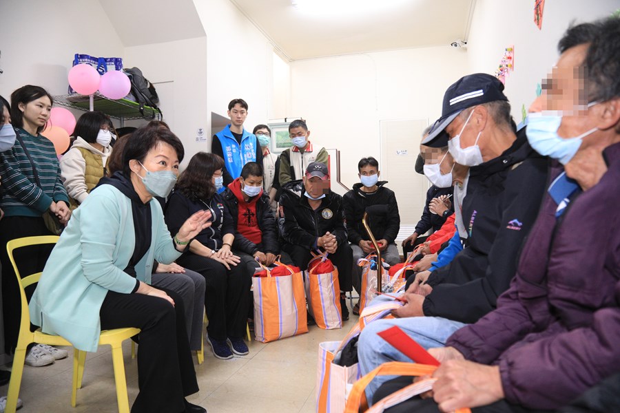 市長年前關懷慰問街友---TSAI (19)