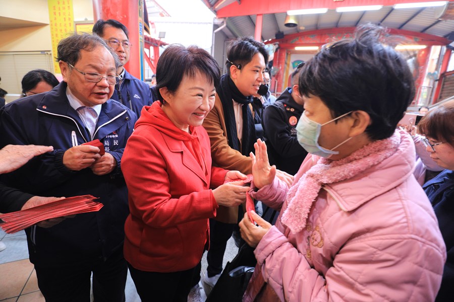 盧市長到西區上公館福德宮發紅包--TSAI (4)