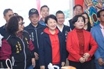 盧市長大年初二至潭子區得天宮發送龍年小紅包 (9)