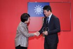 市長表揚黃文慶先生榮獲第3屆永續善農獎