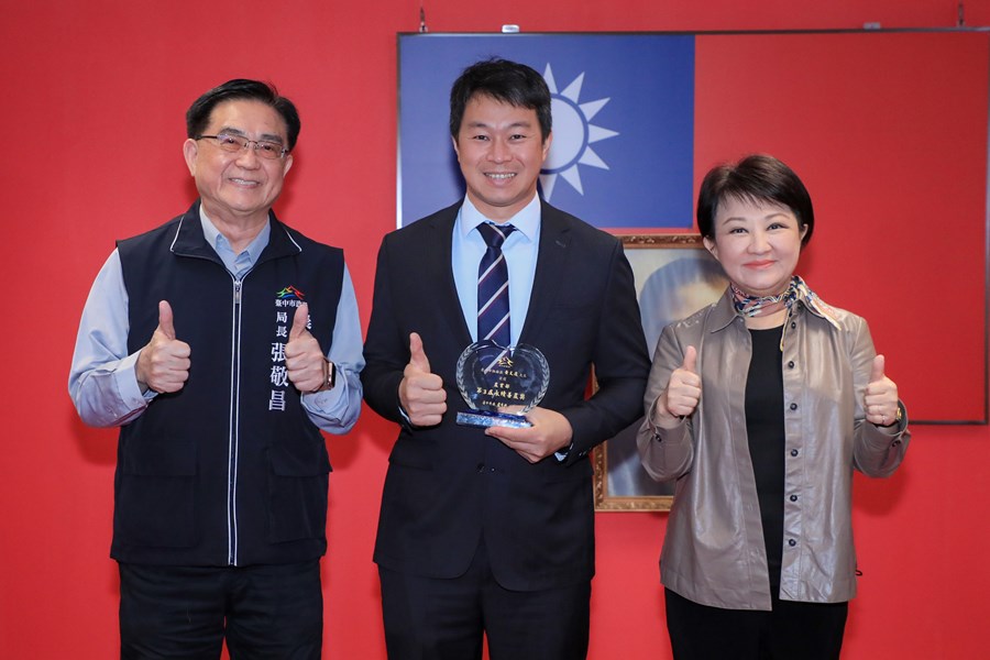 市長表揚黃文慶先生榮獲第3屆永續善農獎