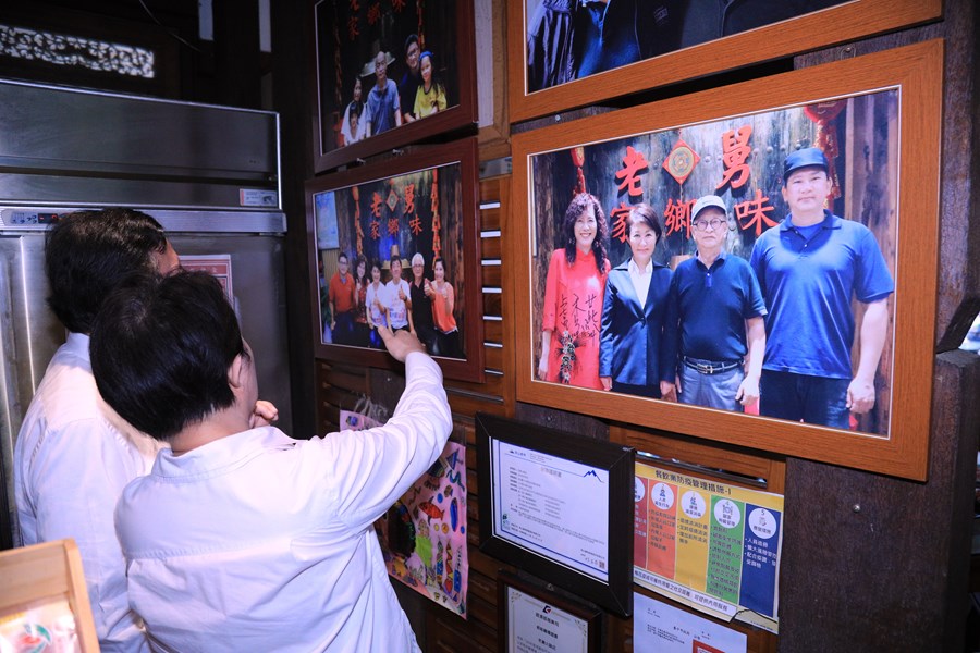 盧市長與鄭文燦副院長品嚐台中酸菜白肉鍋--TSAI (46)