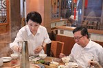 盧市長與鄭文燦副院長品嚐台中酸菜白肉鍋--TSAI (64)