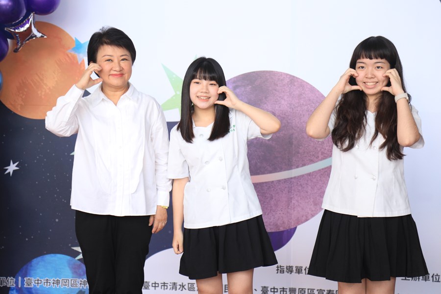 台中市高級中等以下學校112學年度畢業生市長獎合影(高中組)--TSAI (11)