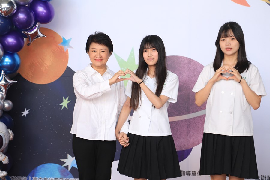 台中市高級中等以下學校112學年度畢業生市長獎合影(高中組)--TSAI (20)