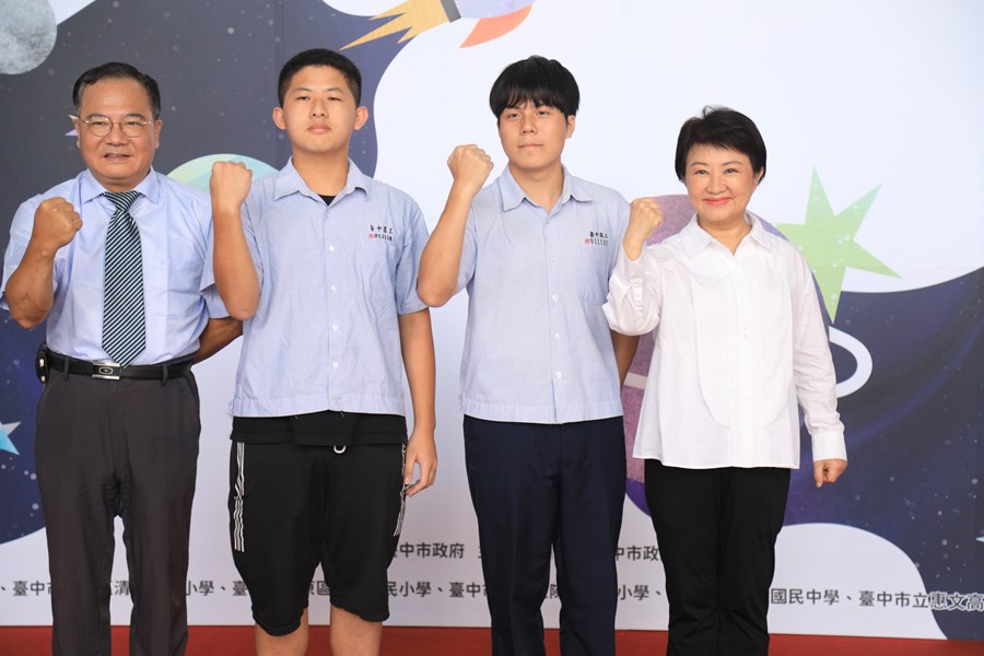 台中市高級中等以下學校112學年度畢業生市長獎合影(高中組)--TSAI (22)