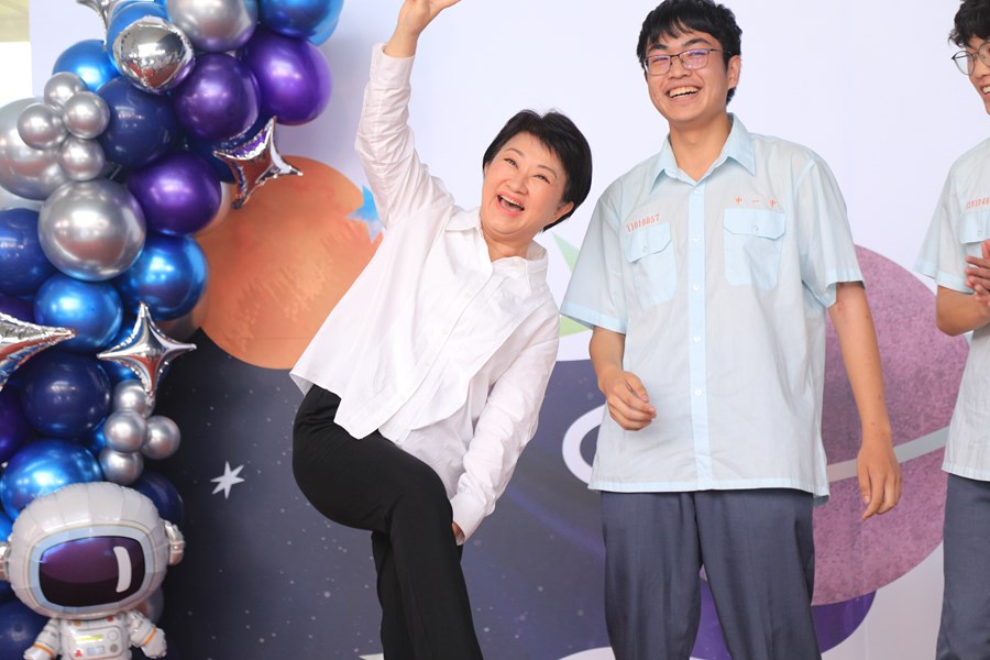 台中市高級中等以下學校112學年度畢業生市長獎合影(高中組)--TSAI (33)