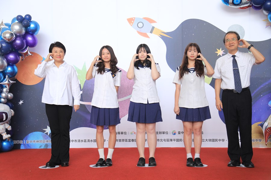 台中市高級中等以下學校112學年度畢業生市長獎合影(高中組)--TSAI (66)