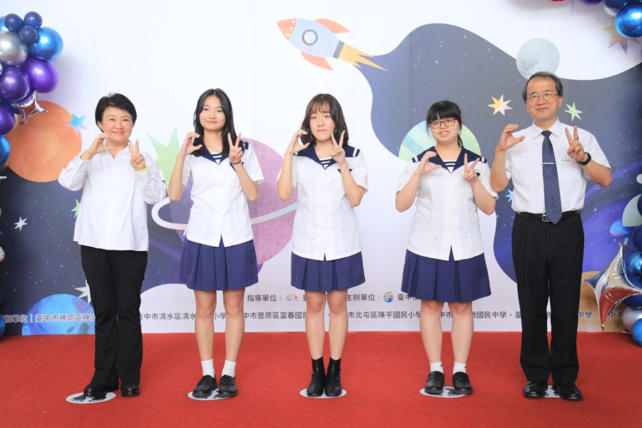 台中市高級中等以下學校112學年度畢業生市長獎合影(高中組)--TSAI (69)