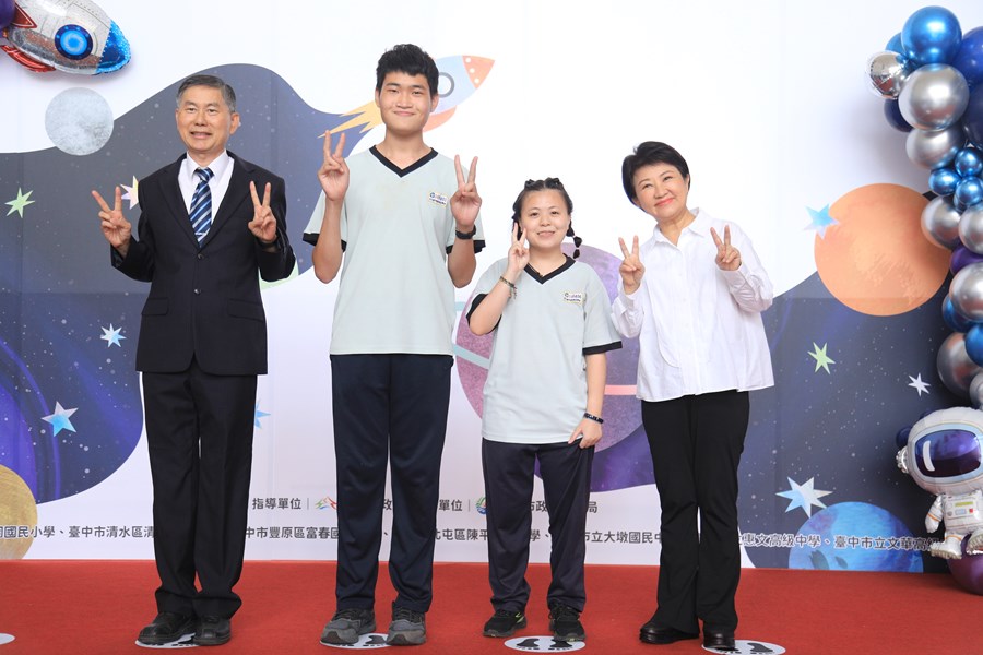 台中市高級中等以下學校112學年度畢業生市長獎合影(高中組)--TSAI (73)