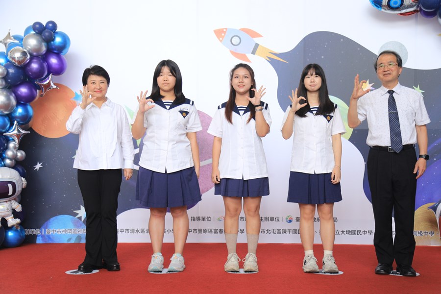 台中市高級中等以下學校112學年度畢業生市長獎合影(高中組)--TSAI (74)