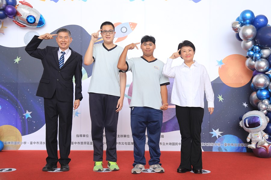 台中市高級中等以下學校112學年度畢業生市長獎合影(高中組)--TSAI (75)
