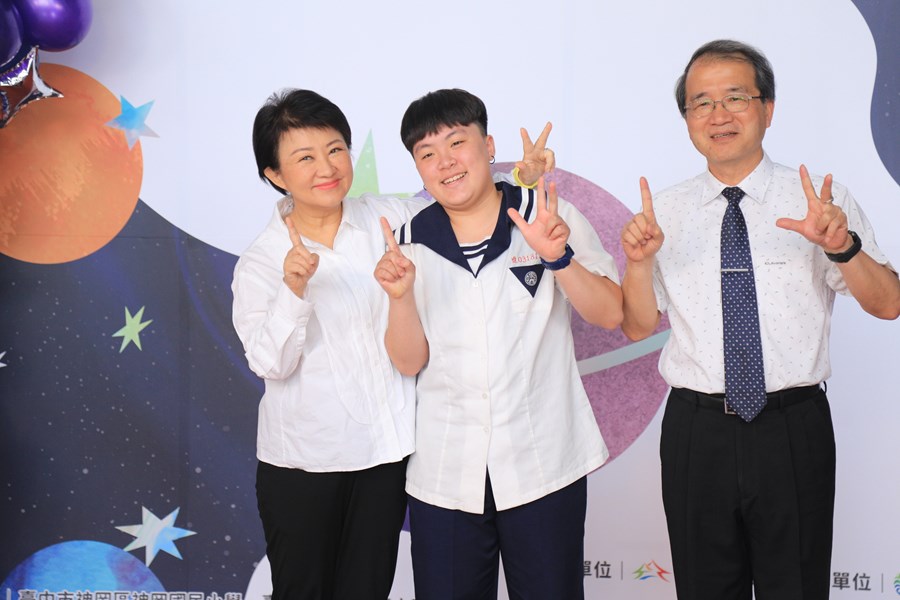 台中市高級中等以下學校112學年度畢業生市長獎合影(高中組)--TSAI (105)