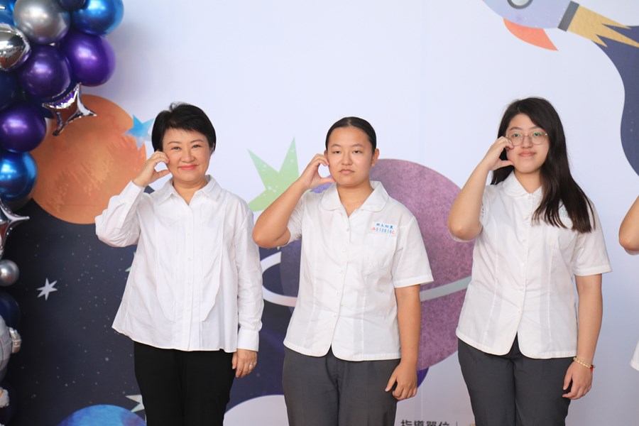 台中市高級中等以下學校112學年度畢業生市長獎合影(高中組)--TSAI (123)