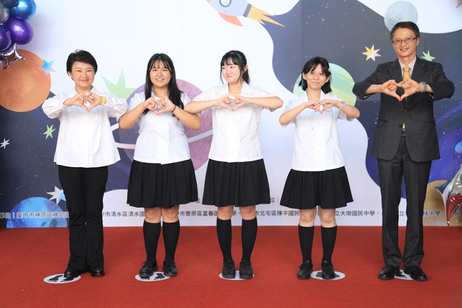 台中市高級中等以下學校112學年度畢業生市長獎合影(高中組)--TSAI (149)
