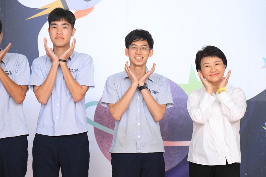 台中市高級中等以下學校112學年度畢業生市長獎合影(高中組)--TSAI (161)