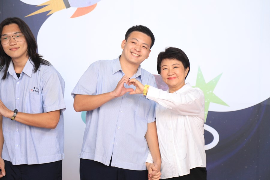台中市高級中等以下學校112學年度畢業生市長獎合影(高中組)--TSAI (165)