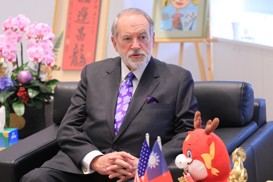 美國阿肯色州哈克比(Mike Huckabee)前州長一行拜會市府--TSAI (3)