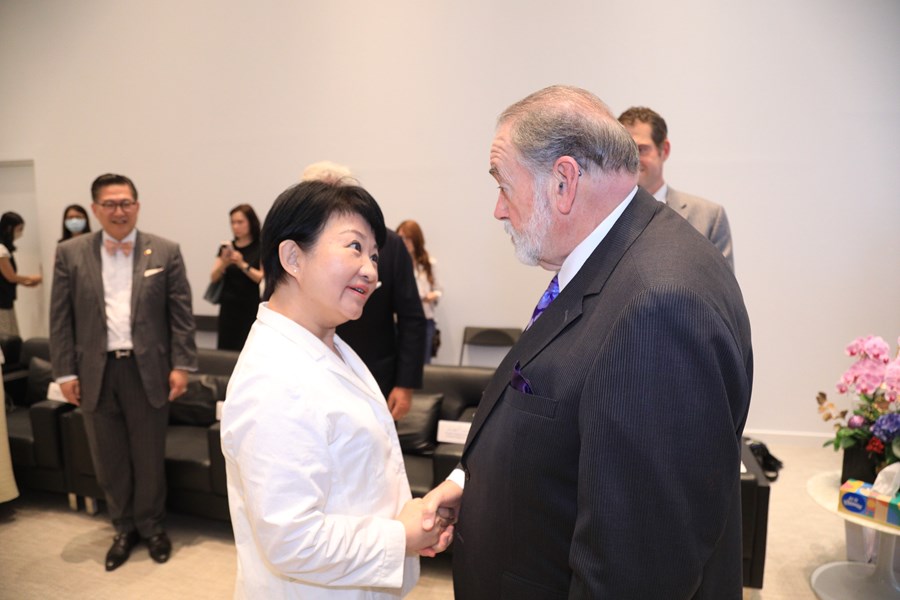 美國阿肯色州哈克比(Mike Huckabee)前州長一行拜會市府--TSAI (12)