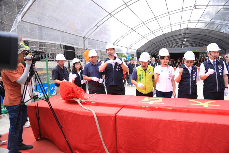 「太平區聯合行政中心興建計畫工程」上梁典禮---TSAI (98)