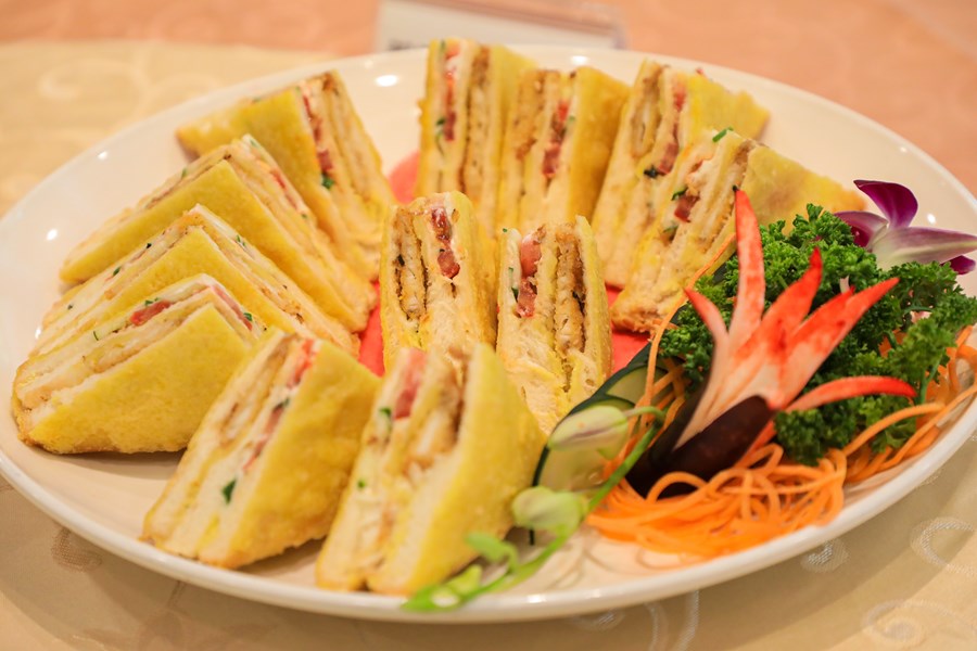 在地鱘龍魚美食秀 (2)