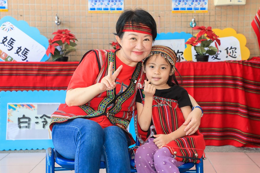 市長個別與白冷國小全校師生單獨合影 (14)