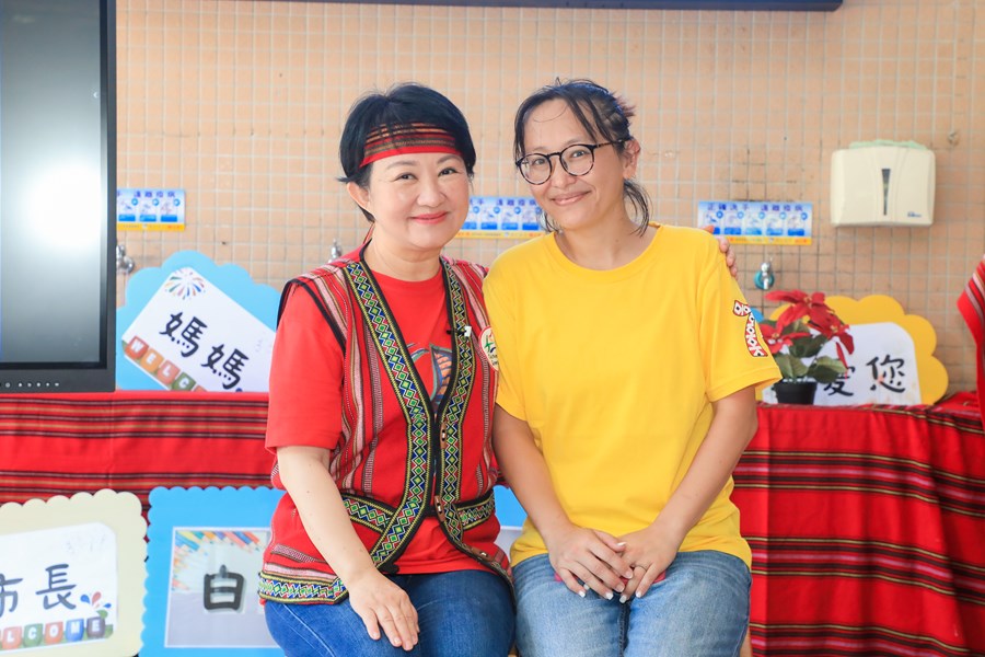 市長個別與白冷國小全校師生單獨合影 (54)