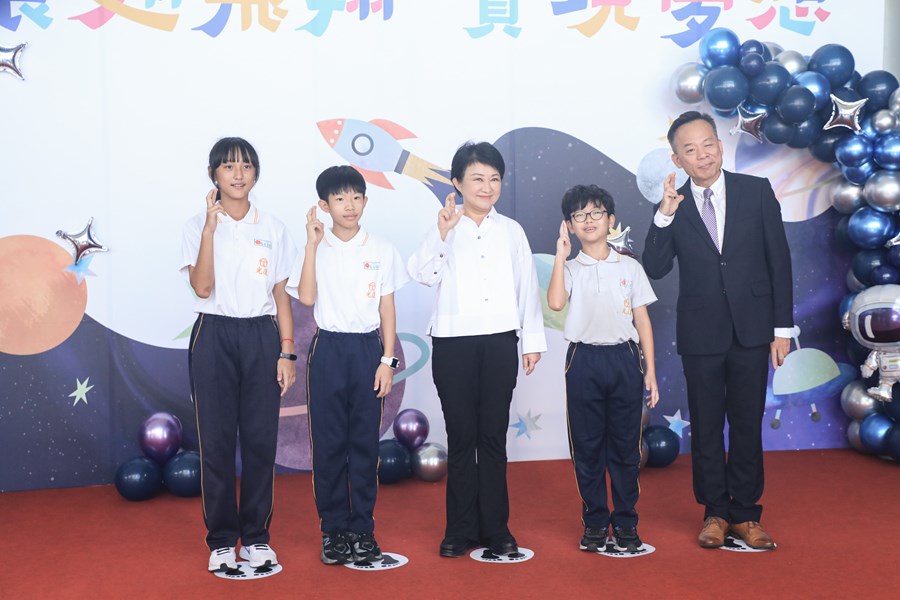 台中市高級中等以下學校112學年度畢業生市長獎合影 (14)