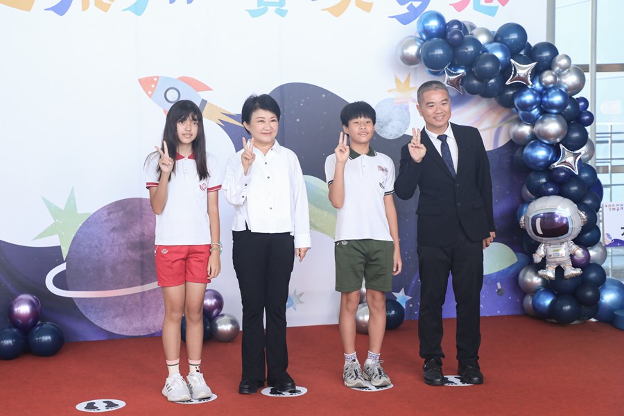 台中市高級中等以下學校112學年度畢業生市長獎合影 (17)