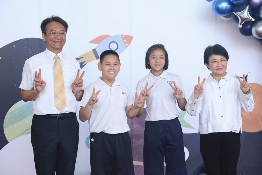 台中市高級中等以下學校112學年度畢業生市長獎合影 (21)