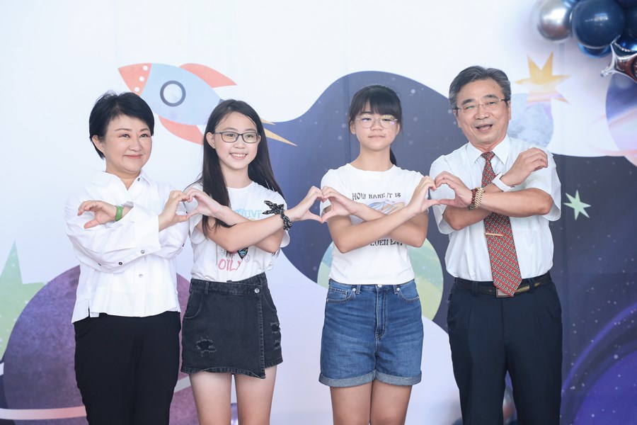 台中市高級中等以下學校112學年度畢業生市長獎合影 (23)