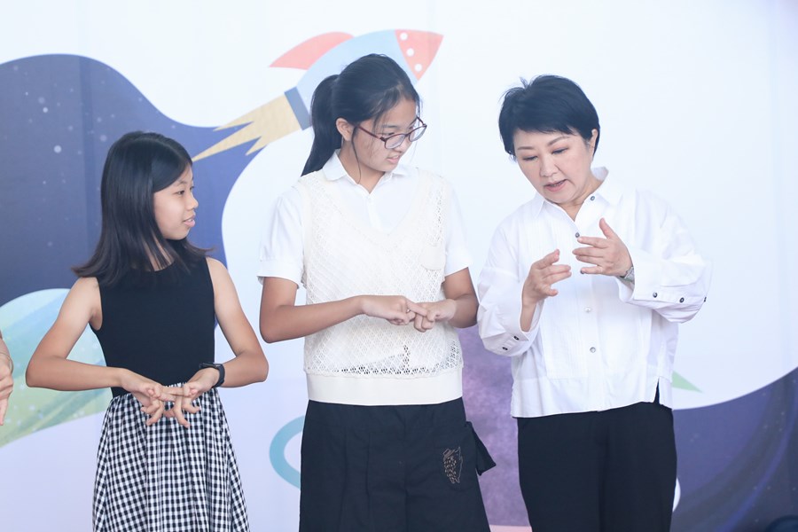 台中市高級中等以下學校112學年度畢業生市長獎合影 (27)