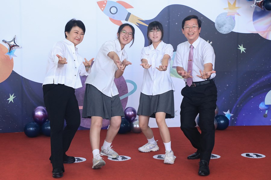 台中市高級中等以下學校112學年度畢業生市長獎合影 (36)