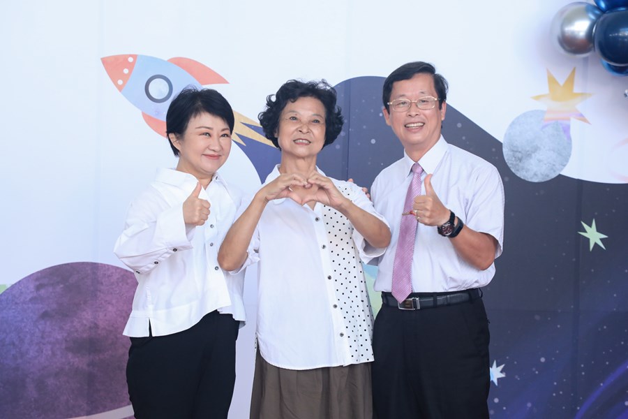 台中市高級中等以下學校112學年度畢業生市長獎合影 (45)