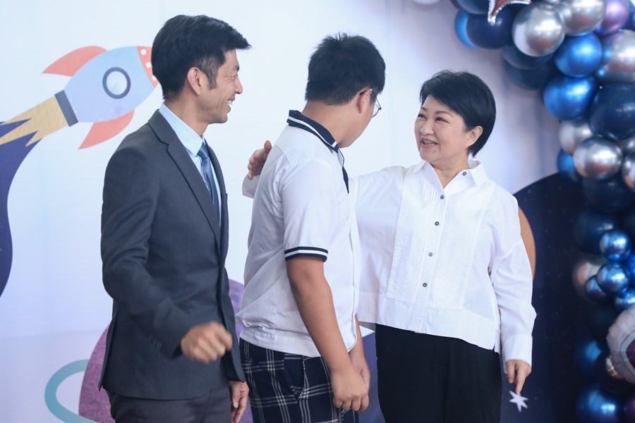 台中市高級中等以下學校112學年度畢業生市長獎合影 (50)