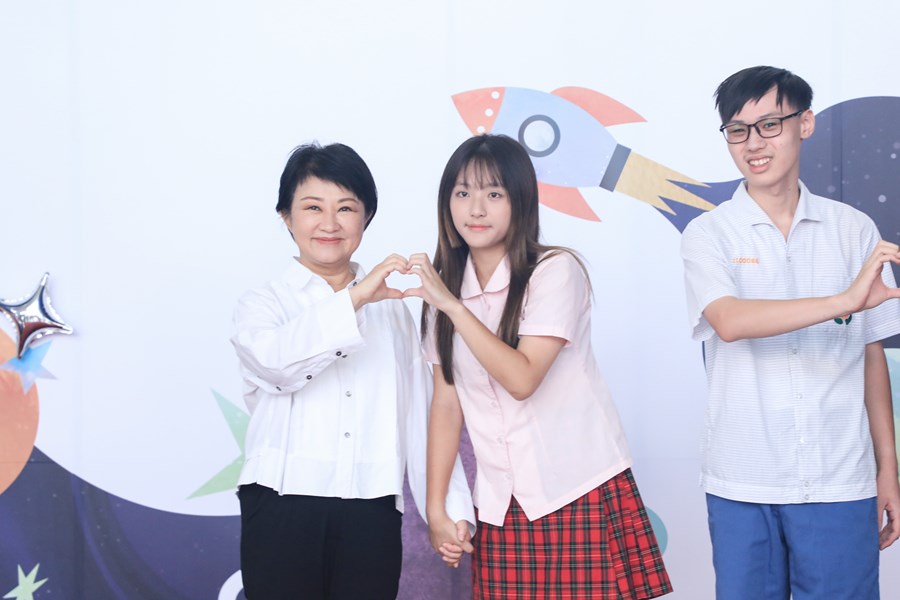 台中市高級中等以下學校112學年度畢業生市長獎合影 (57)