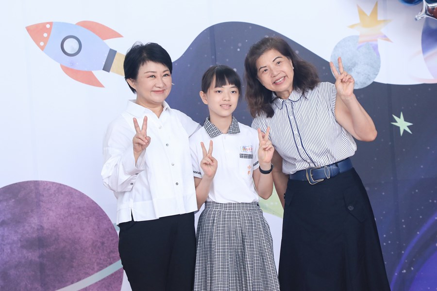 台中市高級中等以下學校112學年度畢業生市長獎合影 (60)