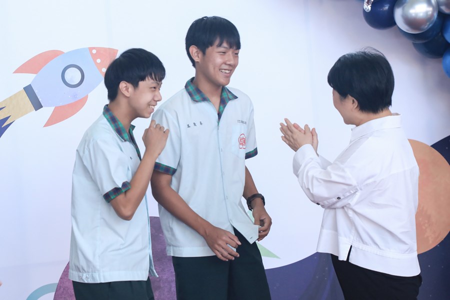 台中市高級中等以下學校112學年度畢業生市長獎合影 (66)