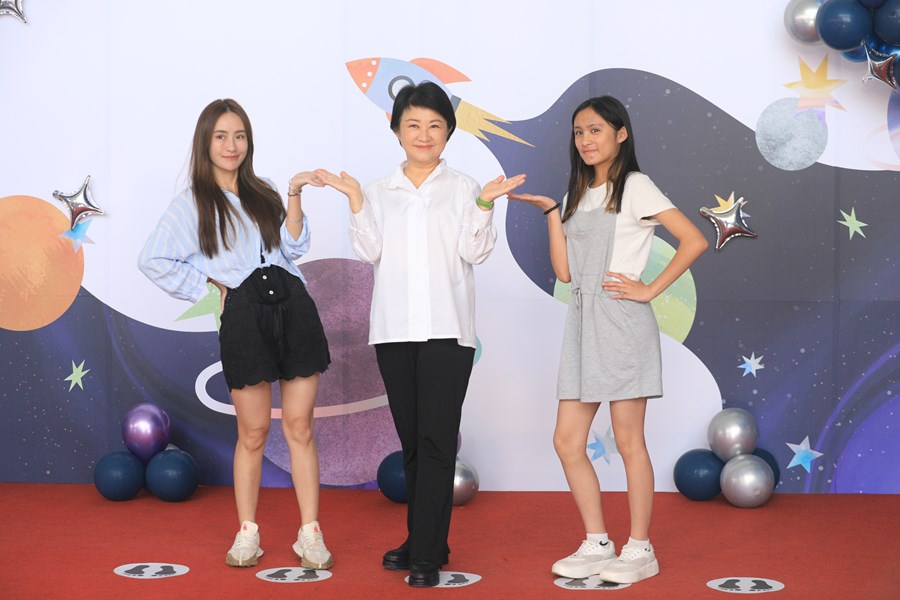 台中市高級中等以下學校112學年度畢業生市長獎合影--TSAI (1)