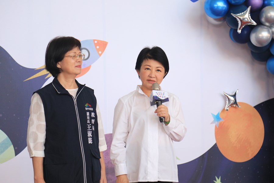 台中市高級中等以下學校112學年度畢業生市長獎合影--TSAI (12)