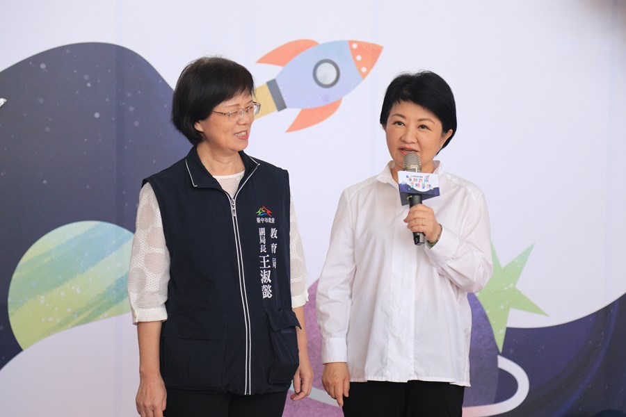 台中市高級中等以下學校112學年度畢業生市長獎合影--TSAI (14)
