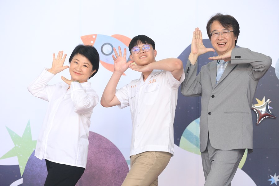 台中市高級中等以下學校112學年度畢業生市長獎合影--TSAI (29)