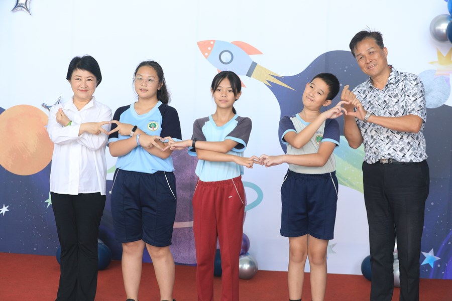 台中市高級中等以下學校112學年度畢業生市長獎合影--TSAI (39)