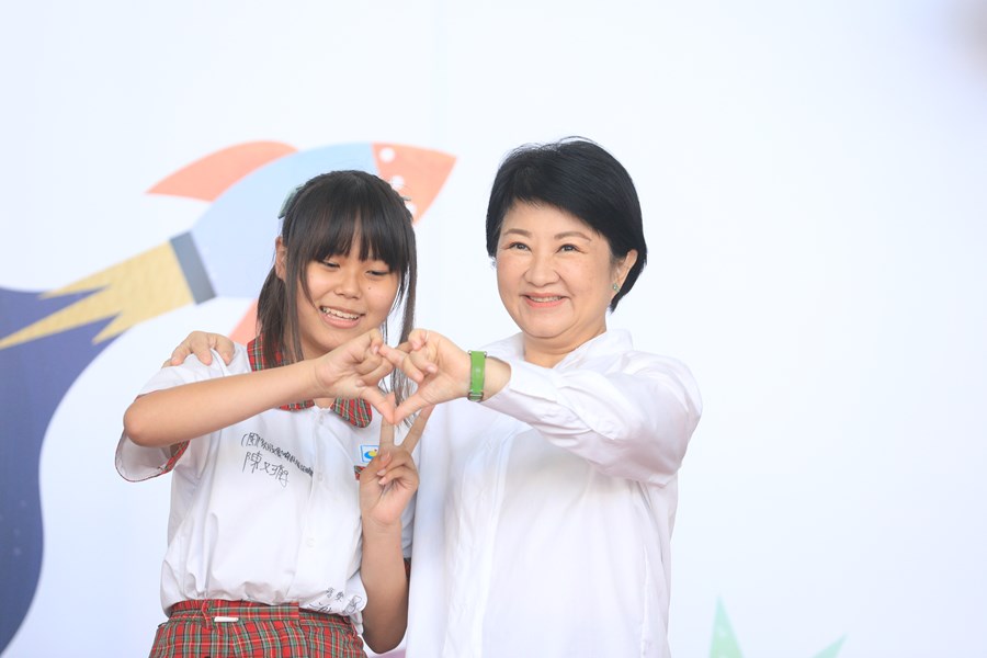 台中市高級中等以下學校112學年度畢業生市長獎合影--TSAI (49)