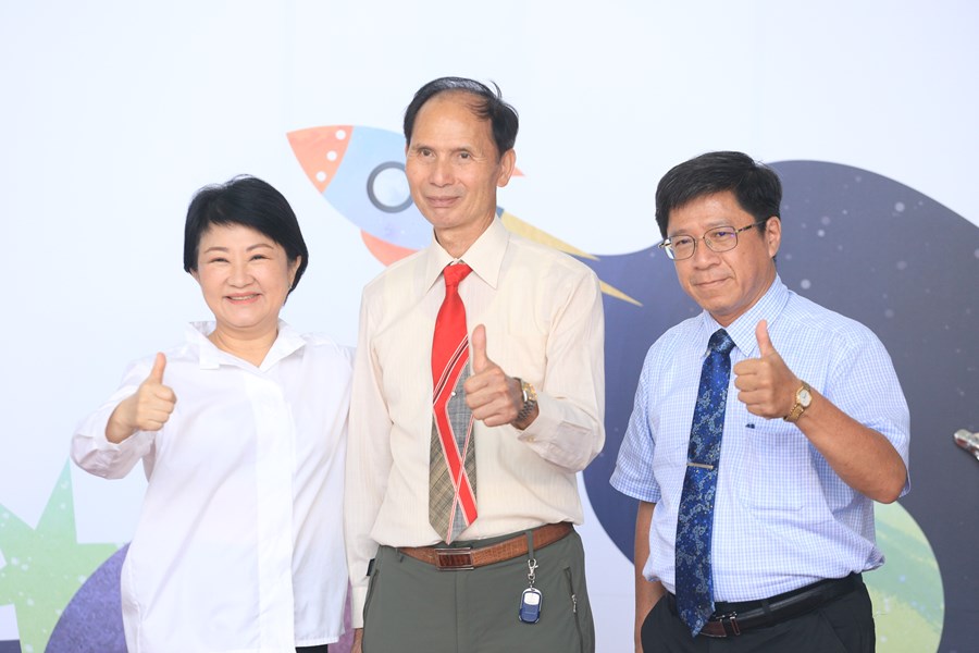 台中市高級中等以下學校112學年度畢業生市長獎合影--TSAI (60)