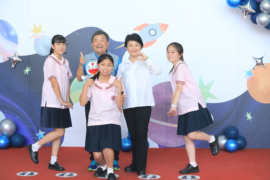 台中市高級中等以下學校112學年度畢業生市長獎合影--TSAI (66)
